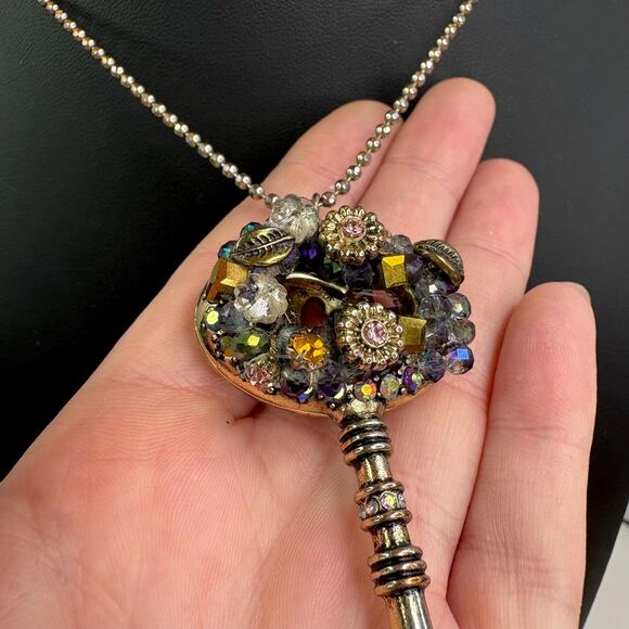 Vintage Betsey Johnson Large Chunky Embellished Bling Key Pendant Long Necklace - Picture 2 of 6